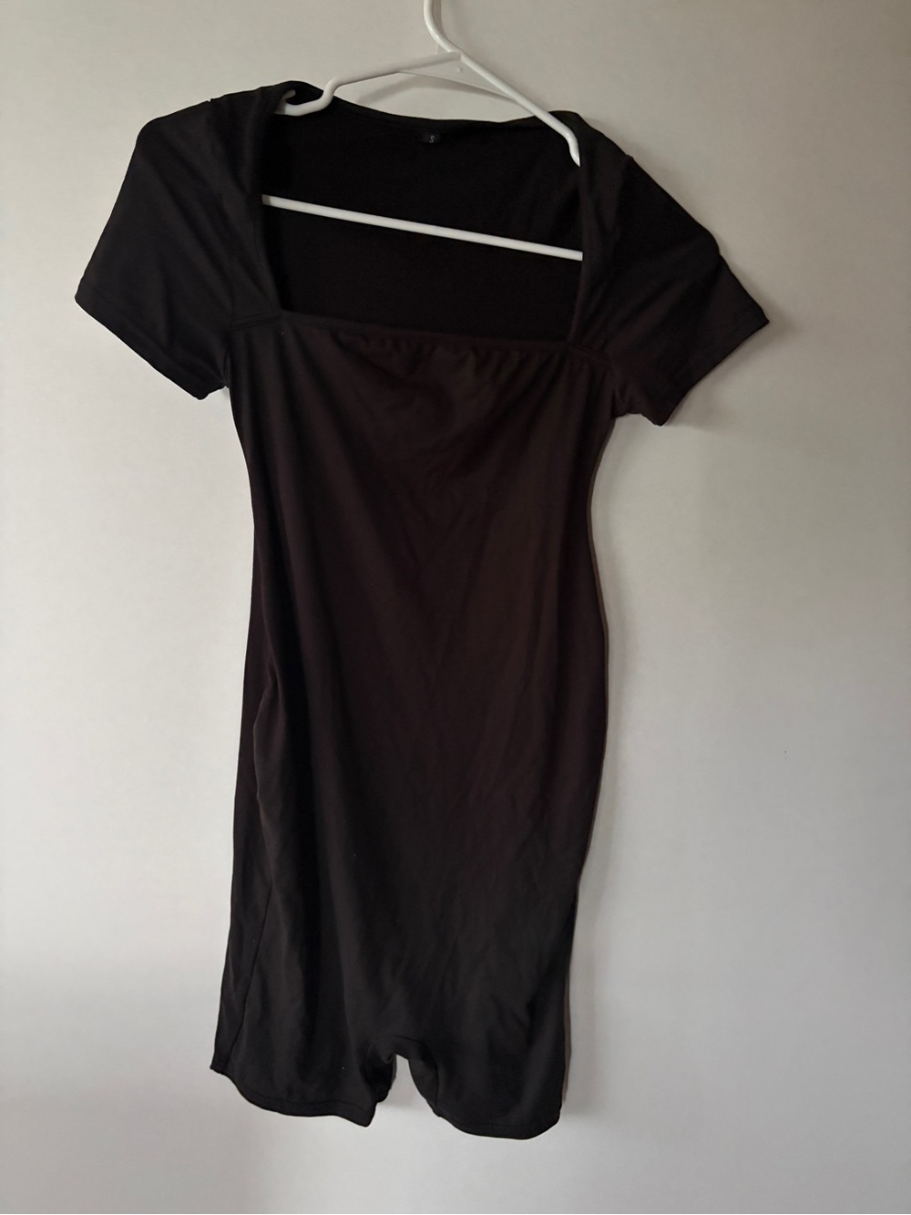 Black Square-Neck bodysuit with Short Sleeve